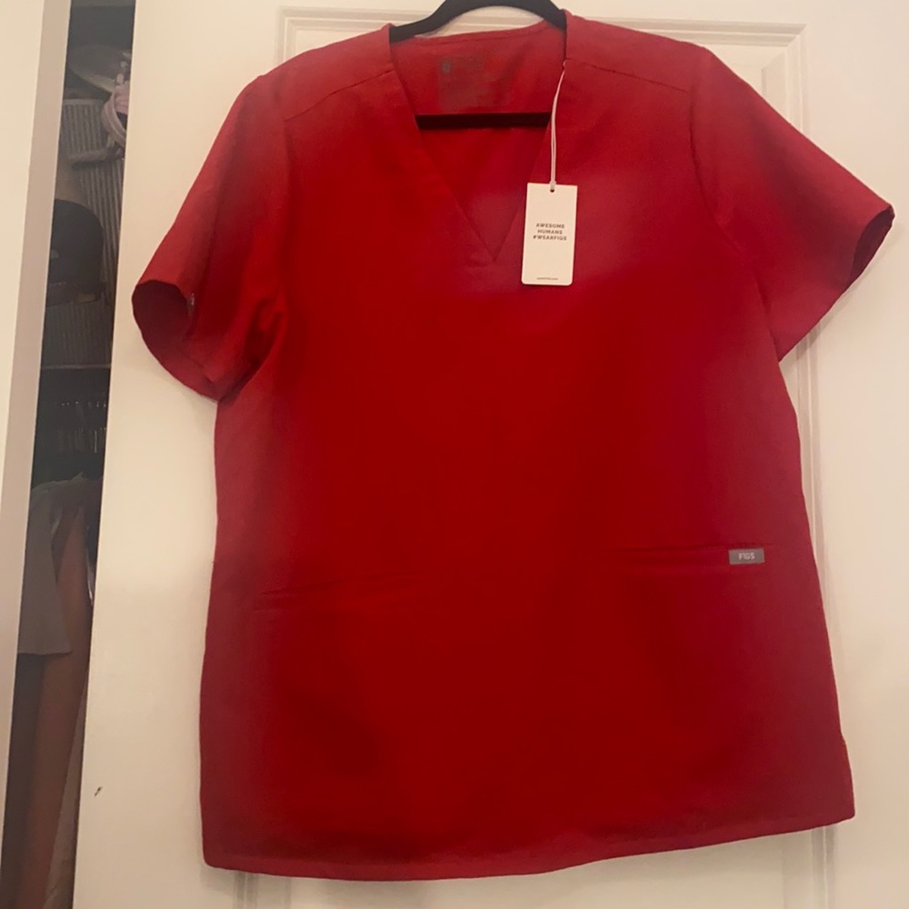 Figs red Casma scrub top with tags